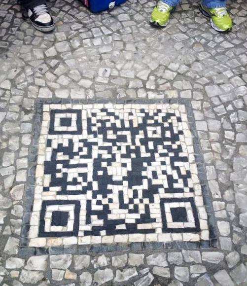 QR Code em calçada de Curitiba traz informações sobre a cidade - Imagem de Destaque