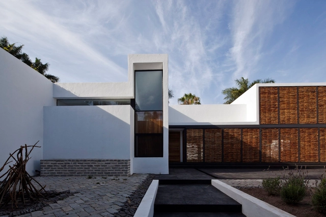 Casa Estudio en el mar Chapálico / ATELIER ARS - Casas