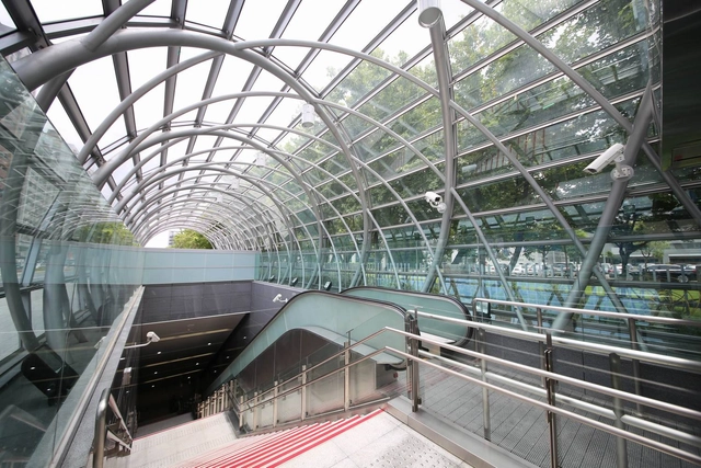 Estación de metro Dingpu / J.J. Pan & Partners  - Estación De Metro
