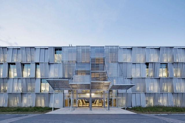 Nuevo edificio del departamento de ingeniería mecánica / Dominique Perrault Architecture - Universidad
