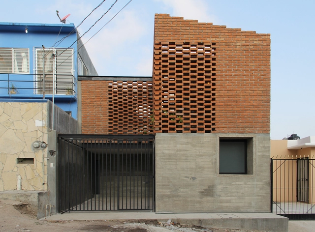 Casa Tadeo / Apaloosa Estudio de Arquitectura y Diseño - Casas, Fachada, Puerta, Balcón