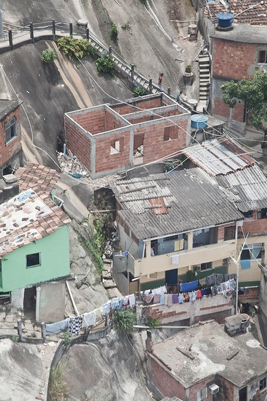 Structures of Spontaneous Architecture in the Favelas of Rio de Janeiro by Patricia Parinejad - Featured Image