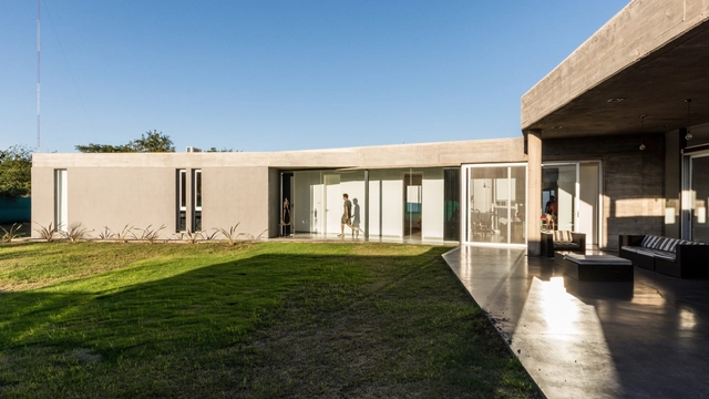 Casa en Cañuelas / Gastón Castellano  - Casas