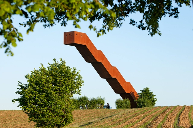 Torre Vlooyberg / Close to bone - Centro De Observación