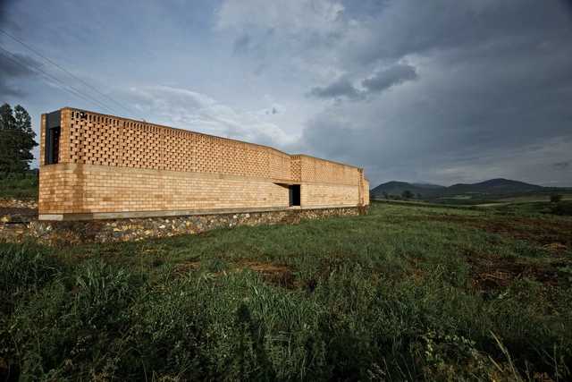 Refugio Ruta del Peregrino / Luis Aldrete - Casas, Fachada
