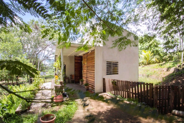Casa M  / Bric arquitectos - Casas, Jardín, Puerta, Fachada, Cierros, Bosque