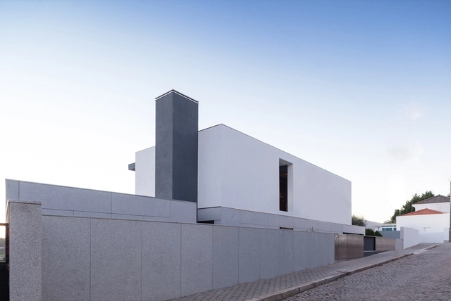 Casa en S. Félix da Marinha  / Nelson Resende - Casas
