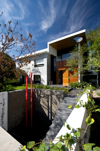 Casa bajo el árbol / Agraz Arquitectos - Casas