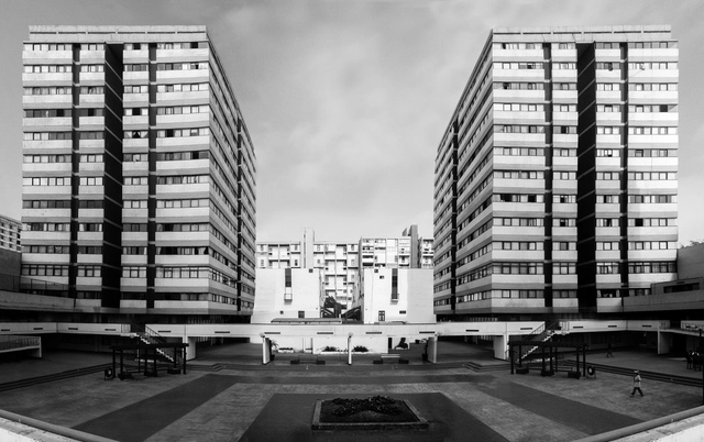 Clásicos de Arquitectura: Residencial San Felipe / Enrique Ciriani, Mario Bernuy, Jacques Crousse, Oswaldo Núñez, Luis Vásquez, Nikita Smirnoff - Vivienda Colectiva, Fachada, Urbano