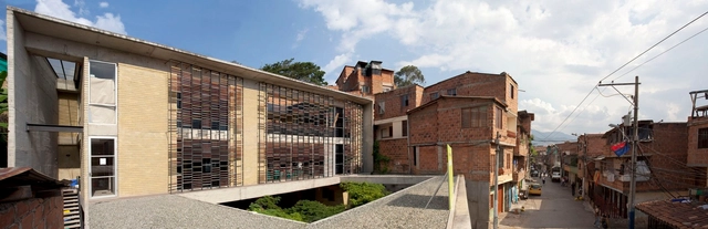 Jardín de Infantes Moravia / Alejandro Restrepo Montoya + Javier Castañeda Acero  - Kindergarten