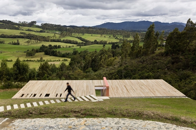 Casa en Santa Elena / Antonio Sofan - Casas, Jardín, Bosque