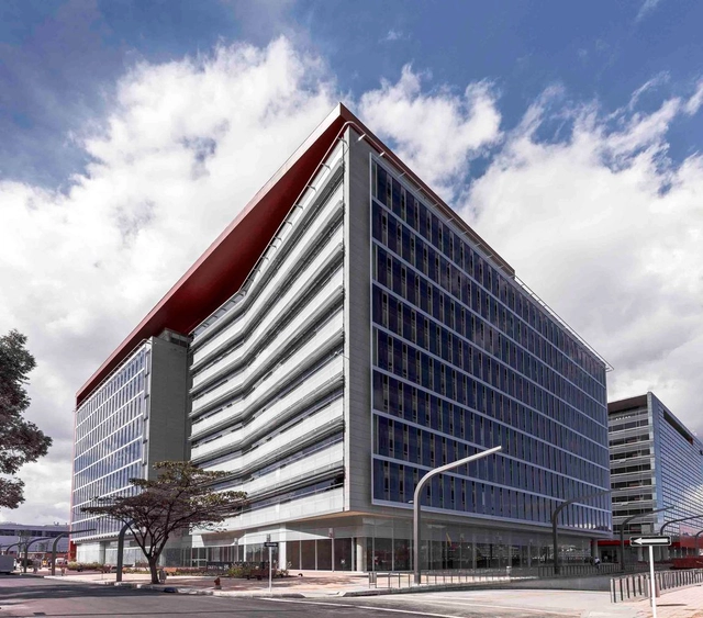 Torres T3 y T4 Ciudad Empresarial Sarmiento Angulo / Construcciones Planificadas - Edificio De Oficinas, Fachada
