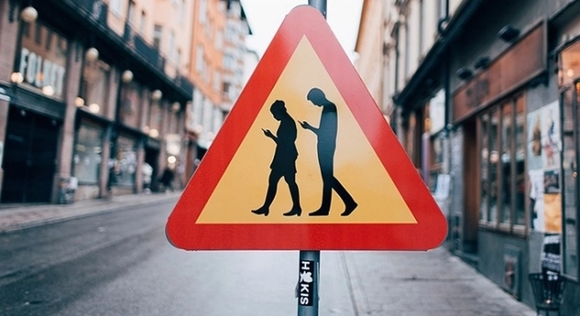 Alemania instala semáforos led en las veredas para darle más seguridad a los peatones - Imagen Principal