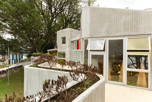 Jardín Infantil Pajarito La Aurora / Ctrl G + Plan:b arquitectos - Kindergarten, Jardín, Fachada, Cierros, Puerta