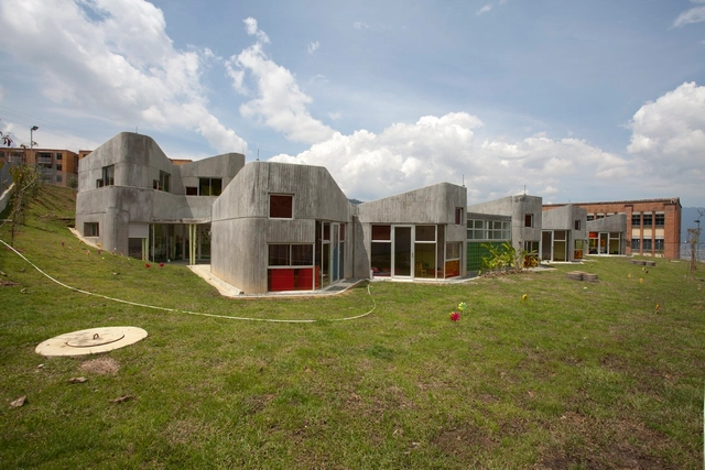 Jardín Infantil San Antonio de Prado / Ctrl G + Plan:b arquitectos - Kindergarten, Fachada
