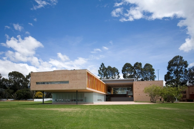 Colegio Los Nogales / taller de arquitectura de bogotá - Escuela Primaria, Fachada