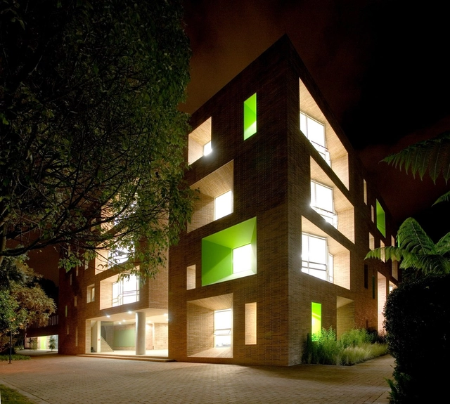 Edificio Omega Block del Colegio Anglo Colombiano / taller de arquitectura de bogotá - Escuelas, Fachada, Puerta