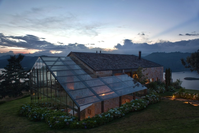Casa en el Lago / De La Carrera Cavanzo - Casas