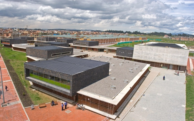 Colegio Gerardo Molina / Giancarlo Mazzanti - Escuelas
