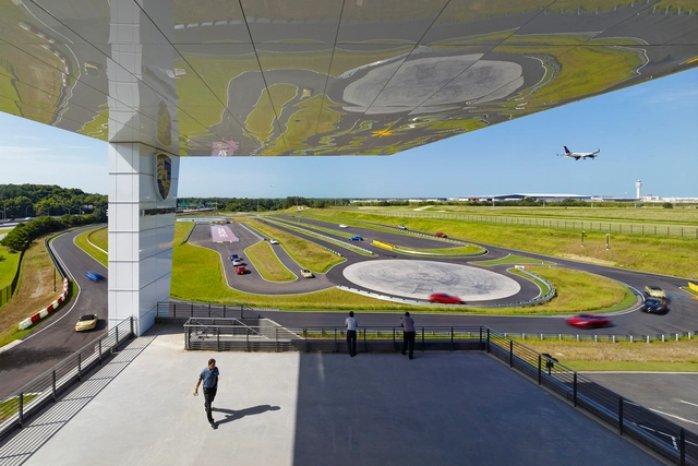 Centro de Experiencia Porsche / HOK - Edificios Institucionales
