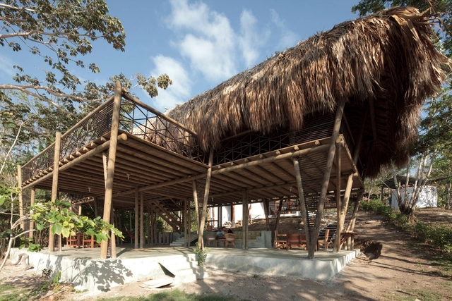Casa en Río Cedro / Plan:b arquitectos - Casas, Fachada, Fijación Vigas
