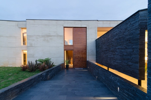 Casa entre Jardines  / Planta Baja Estudio + Lightcube - Casas, Patio interior, Fachada, Puerta