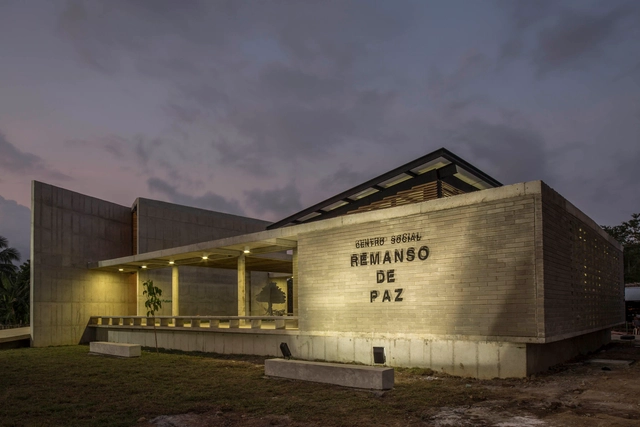 Casa de la memoria y espacio comunitario “Remanso de Paz” / Taller Síntesis + Angélica Gaviria - Centro Comunitario