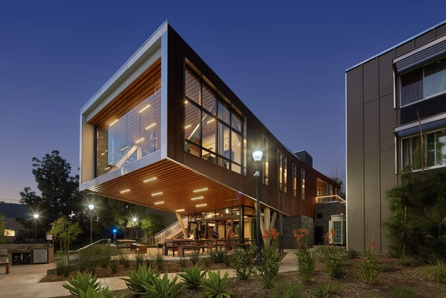 UCLA Saxon Suites  / Studio E Architects - Dormitorios