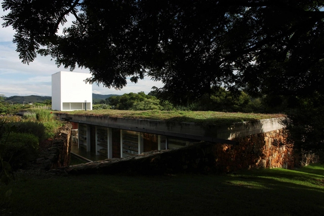 Casa em Joanópolis / UNA Arquitetos - Casas