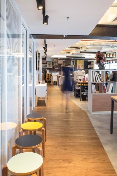 Verve Comunicação / Rede Arquitetos - Escritórios, Mesa, Cadeira