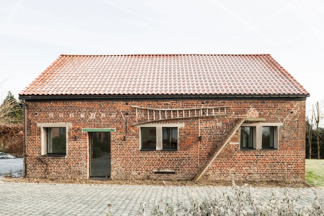 Estábulo em West Flanders / Studio Farris Architects - Reabilitação