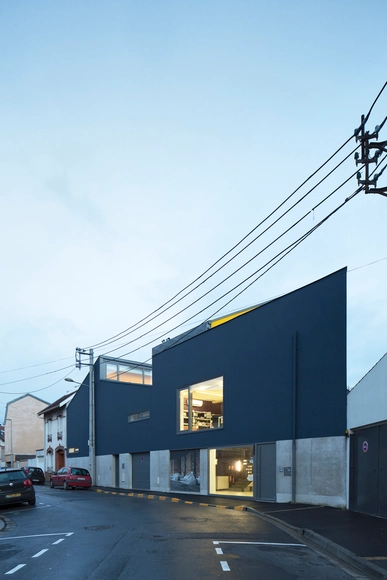 法国兰斯市的住宅与办公室 / Aurore Dudevant + Philippe Zulaica - 办公建筑