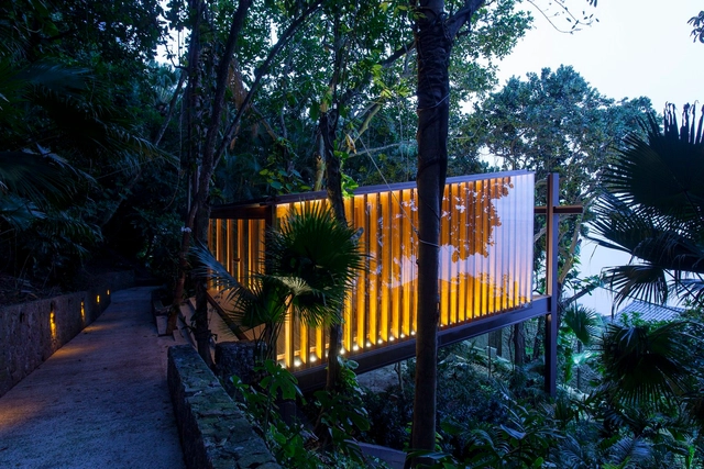 Capela Joá / Bernardes Arquitetura - Capela, Jardim, Cerca, Corrimão, Floresta