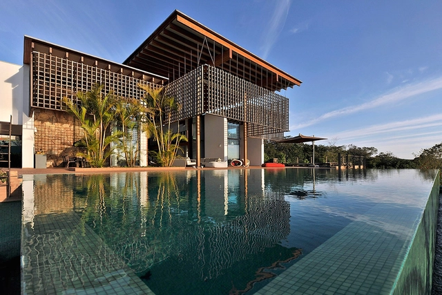 Casa en Quinta da Baroneza / Candida Tabet Arquitetura - Casas