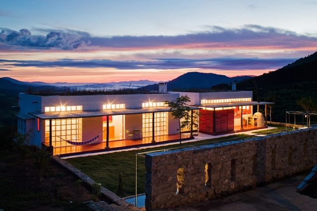 Casa Dom Viçoso / Brasil Arquitetura - Casas