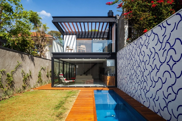 Casa 7x37 / CR2 Arquitetura - Casas, Jardim, Fachada, Iluminação