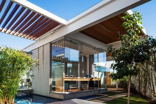 Sliding Pergolas House / FGMF - Houses