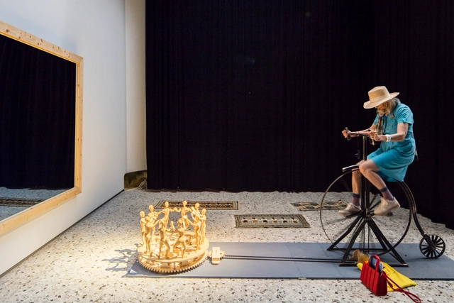 "Selfie Automaton": Pavilhão da Romênia na Bienal de Veneza 2016 - Imagem de Destaque