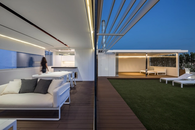 望向萨拉戈萨城区的临时展馆 / Magén Arquitectos  - 临时装置
