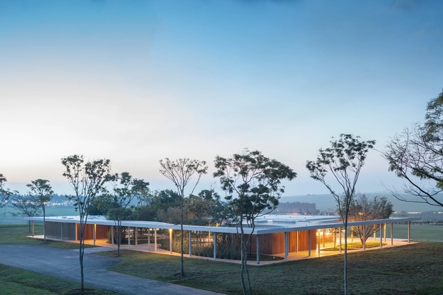 Fazenda Boa Vista – Casa Club Centro Ecuestre / Isay Weinfeld - Centro Multideportivo