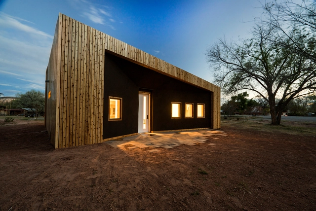 Cedar Hall / DesignbuildBLUFF  - Edificios Para Estudiantes