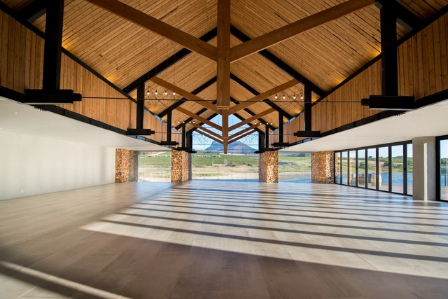 Anura Vineyards / MBA Architects  + Inhouse Brand Architects - Viña