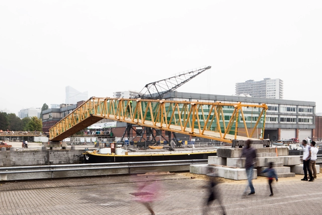 Puente provisional / Gijs Van Vaerenbergh  - Puente Peatonal