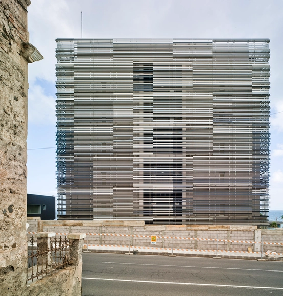 Laboratorios y departamentos Escuela de Medicina   / ACH Arquitectos - Universidad