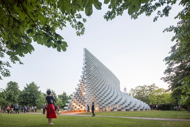 Conoce el Serpentine Pavilion 2016 y las Summer Houses fotografiadas por Laurian Ghinitoiu - Imagen Principal