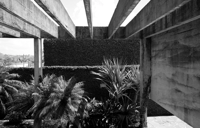 Clássicos da Arquitetura: Casa Niclewicz / Vilanova Artigas - Casas, Viga, Fachada, Arco