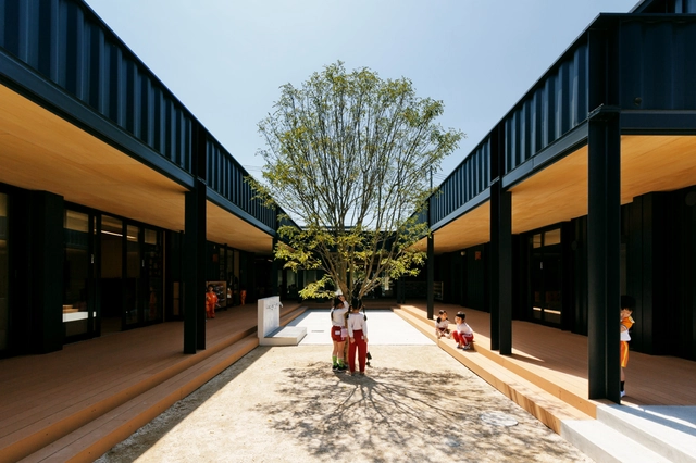 Escola Infantil OA / HIBINOSEKKEI  + Youji no Shiro - Jardim De Infância