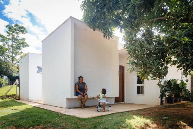 Casa dos Caseiros  / 24 7 Arquitetura - Casas