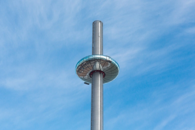 La torre de observación más alta y esbelta del mundo alcanza su altura máxima - Imagen Principal