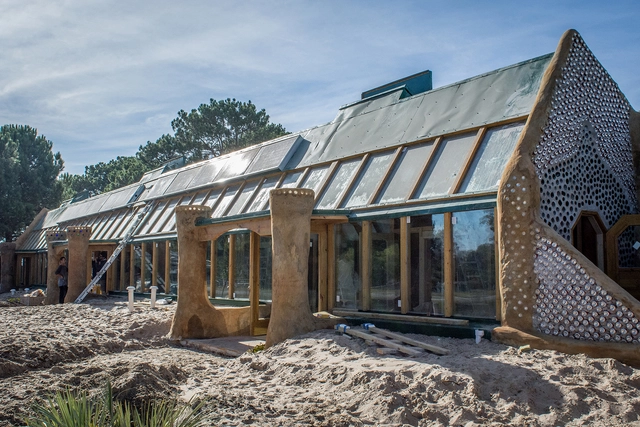 Conoce la escuela sustentable de Michael Reynolds en Jaureguiberry, Uruguay - Sustentabilidad